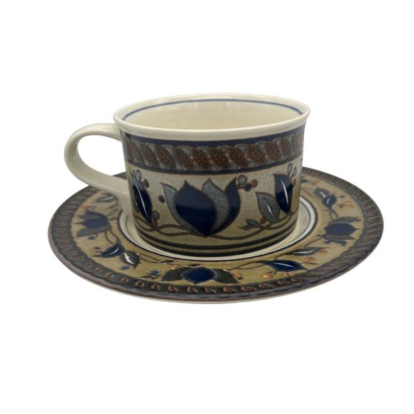 Mikasa Intaglio Arabella China Cup and Saucer CAC01 Blue Tulips & Vine Malaysia - Picture 1 of 6